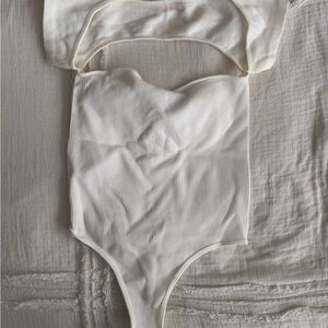 PrettyLittleThing White Ribbed Short Sleeve Bodysuit